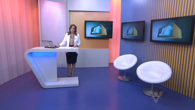 Melissa Paiva apresentando o Jornal da Tribuna (Foto: Reprodução/TV Tribuna)