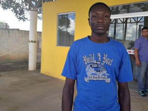 Haitiano Amisial Barthony, de 18 anos, foi um dos selecionados para o trabalho (Foto: Caio Fulgêncio/G1)
