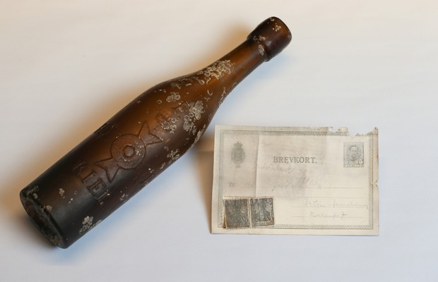 Mensagem na garrafa mais antiga já recuperada. A peça ficou 101 anos no mar (Foto: Reprodução/Museu Marítimo Internacional de Hamburgo)