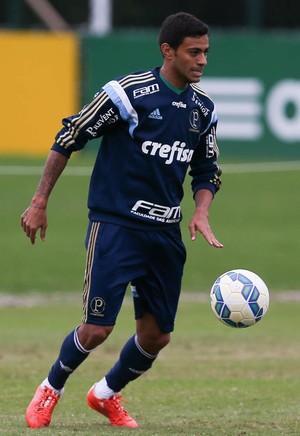 Oswaldo pede calma com Cleiton, que está ansioso por chance no Palmeiras