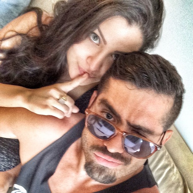 Yuri posta foto com 'parceira', a modelo Carol Marchezi (Foto: Instagram)
