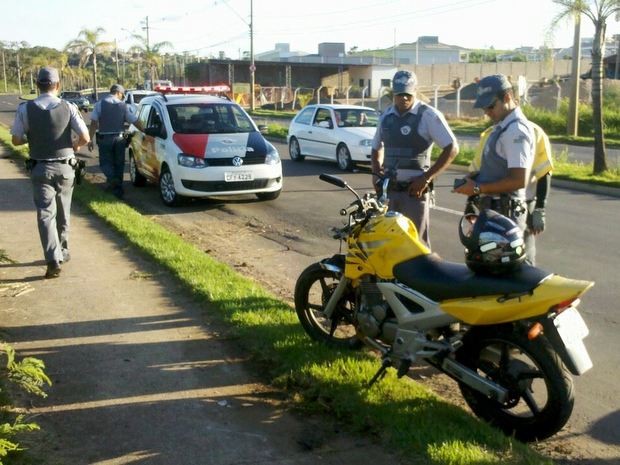 G Homem Bate Moto Em Poste E Fica Em Estado Grave Em Piracicaba