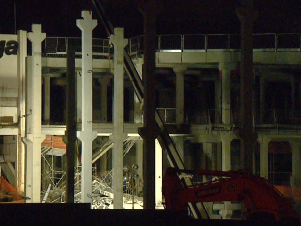 Estrutura de concreto caiu sobre dois operários em expansão de shopping em Campinas (Foto: Reprodução EPTV / Vaner Santos)