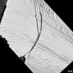 Iceberg gigante levou dois anos para se desprender do glaciar (Foto: BBC)
