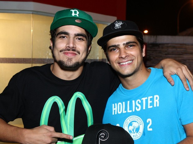 Caio Castro e Bernardo Mesquita em festa no Rio (Foto: Raphael Mesquita/ Foto Rio News)