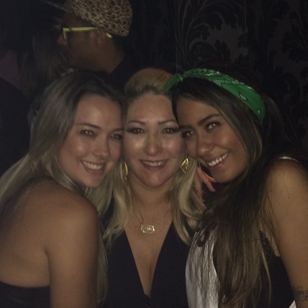 Carol Dantas e Rafaella Santos com uma amiga em show em São Paulo (Foto: Instagram/ Reprodução)