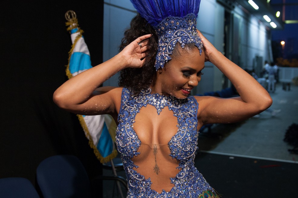 Valeska Reis é rainha da Império de Casa Verde e ama os parques da cidade (Foto: Marcelo Brandt/G1)