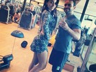 Anitta posa em academia com personal trainer: 'Lá vamos nós'