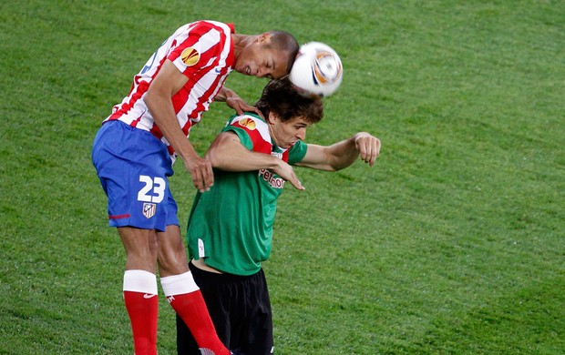 Miranda Atlético de Madrid e Fernando Llorente Atlético Bilbao (Foto: Reuters)