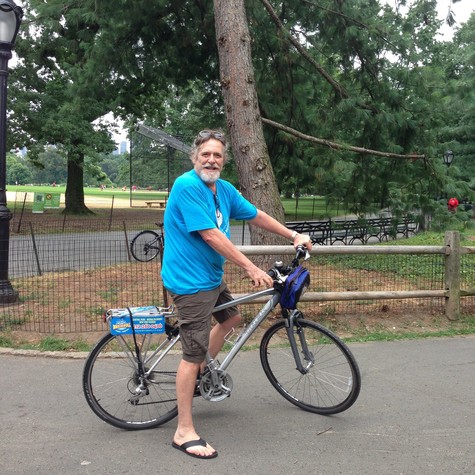 O ator também passeou de bicicleta pelo parque (Foto: Arquivo pessoal)