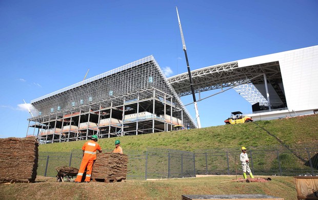 Ainda em obras, Arena da Baixada recebe Furacão e Timão para teste