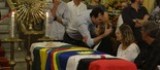 Parentes velam corpo de Ariano Suassuna; fotos (Vitor Tavares/G1)
