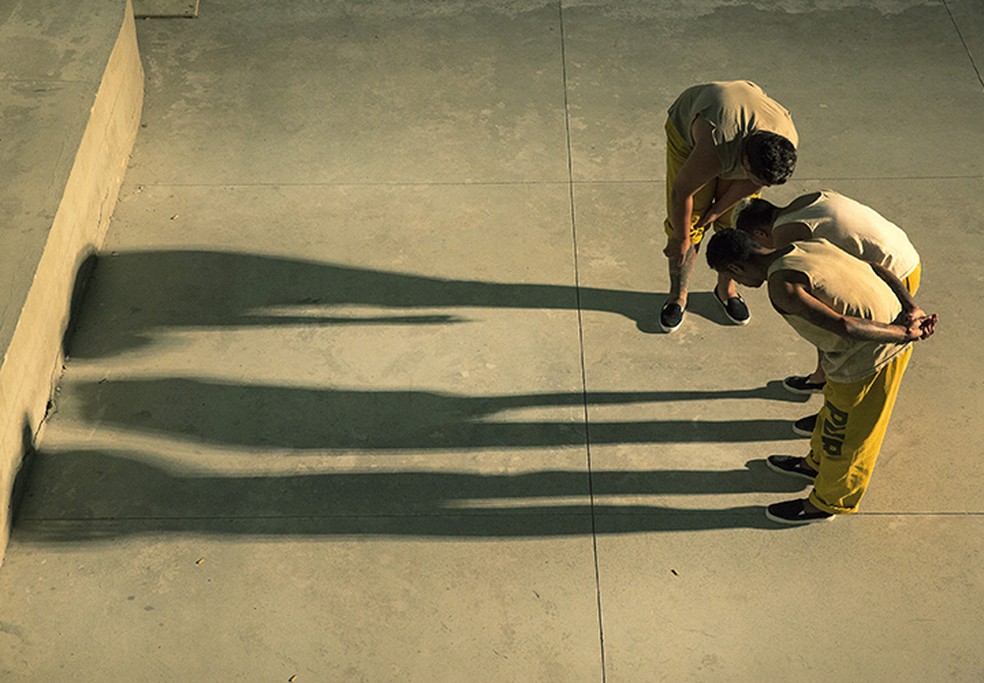 O carcereiro vive entre muros, grades, armas, ameaças e conflitos (Foto: Marcelo Tabach / TV Globo)