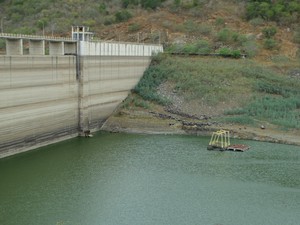 Barragem de Jucazinho, em Pernambuco (Foto: Paula Cavalcante/ G1)