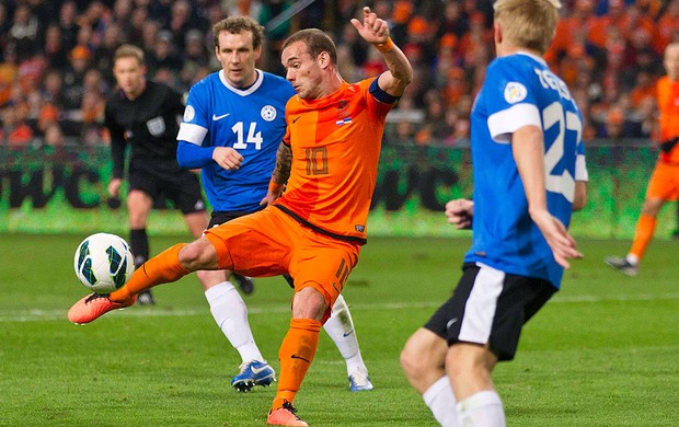 Wesley Sneijder jogo Holanda contra Estônia (Foto: Reuters)