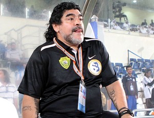 Maradona na partida do Al-Wasl contra o Al-Khor (Foto: AFP)