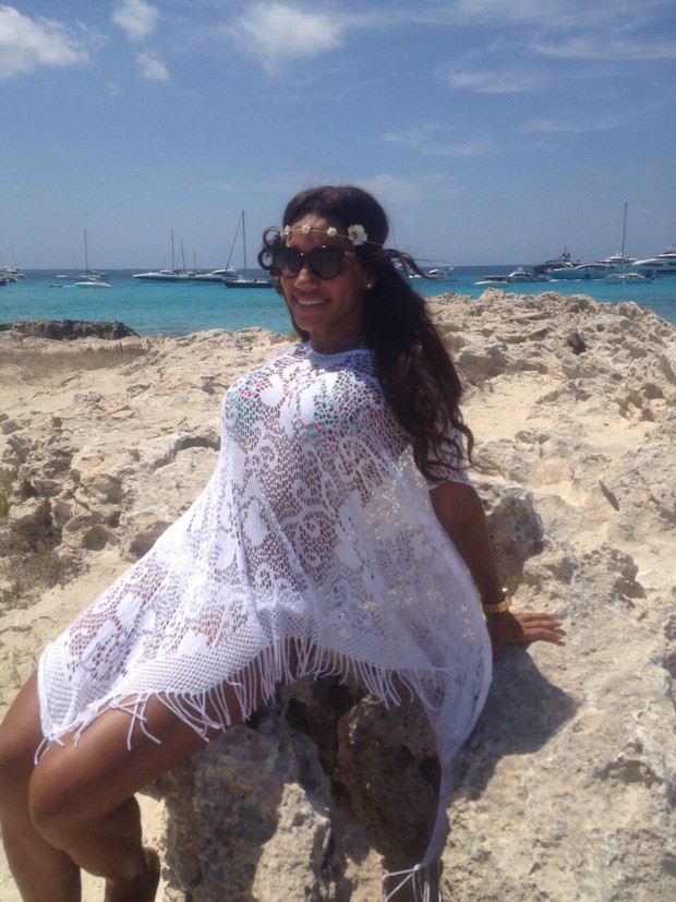 Ana Paula Evangelista adere ao topless em Ibiza (Foto: Divulgação)