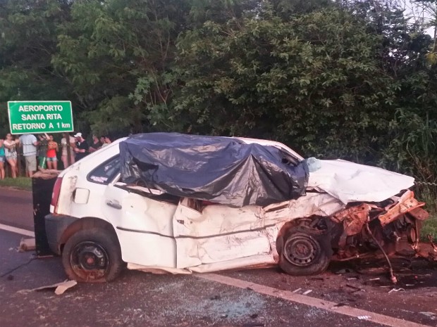Com o acidente, trecho da BR-277 em São Miguel do Iguaçu (PR) ficou parcialmente interditado por ao menos três horas (Foto: PRF / Divulgação)