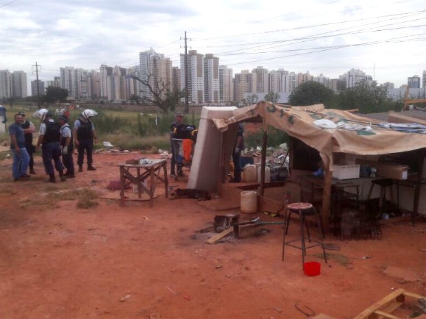 Operação retirou barracos em área entre Taguatinga e Águas Claras, no Distrito Federal (Foto: Polícia Militar/Divulgação)
