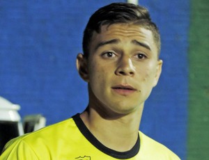 De férias com a família, João Pedro usa 