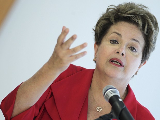 A presidente Dilma Rousseff em cerimônia de sanção da lei que criou o programa Brasil Carinhoso (Foto: Ueslei Marcelino / Reuters)