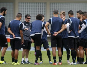 René Simões conversa com time treino Botafogo (Foto: Vitor Silva / SSPress)