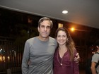 Cláudia Abreu vai com o marido a estreia de peça no Rio
