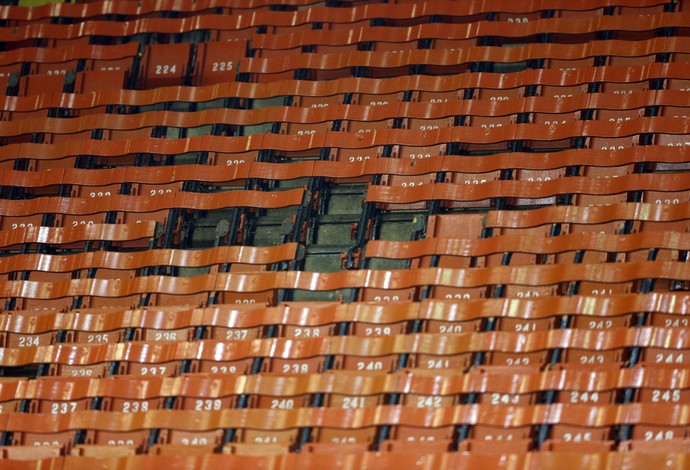Cadeiras Anfield Liverpool x Chelsea (Foto: Reuters)