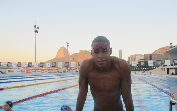Matheus Santana, nadador juvenil do Botafogo (Foto: Lydia Gismondi)