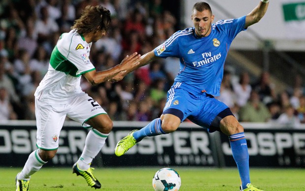 Suarez e Benzema Elche x Real Madrid (Foto: Reuters)