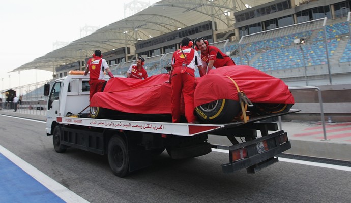 Kimi Raikkonen precisou encerrar as atividades mais cedo após sofrer um acidente com o F14T (Foto: Getty Images)