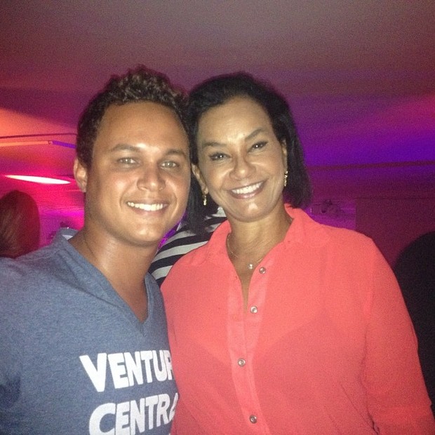 Solange Couto com o marido, Jamerson Andrade, em show na Zona Sul do Rio (Foto: Instagram/ Reprodução)