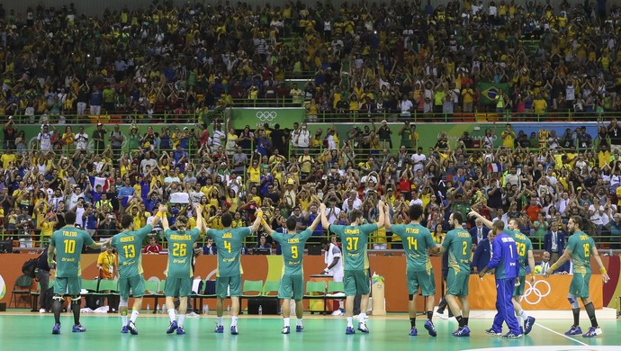 Brasileiros agradecem apoio da torcida; handebol; Brasil x França (Foto: Marcelo Pereira/Exemplus/COB)