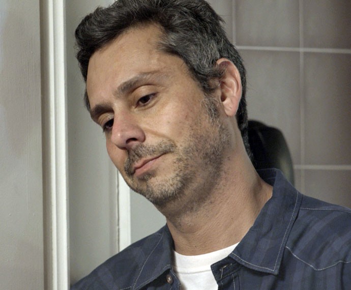 Romero tenta convencer morena a ficar (Foto: TV Globo)