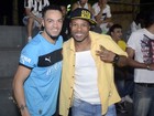 Belo reúne amigos em partida de futebol no Rio