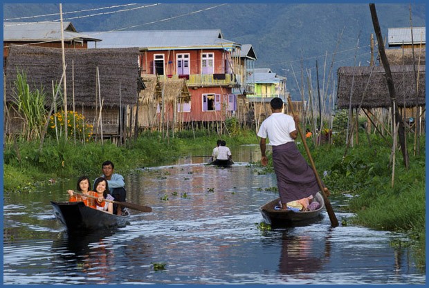 Os vilarejos do lago Inle, no Estado Shan, formam uma espécie de Veneza rural e todas as casas são construídas sobre palafitas (Foto: Haroldo Castro/ÉPOCA)