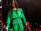 Ivete Sangalo ganha boneca gigante em sua homenagem durante show