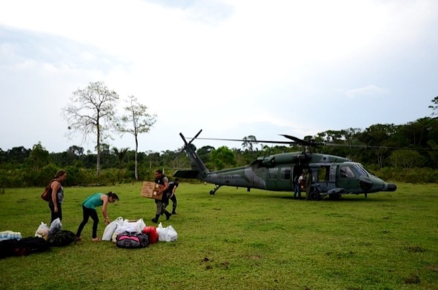 FAB ajuda no transporte de urnas para comunidades isoladas do Acre (Foto: João Evangelista Souza)