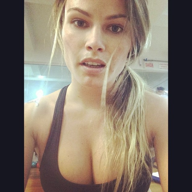 Natalia Cassassola posa decotada no Instagram (Foto: reprodução/instagram)