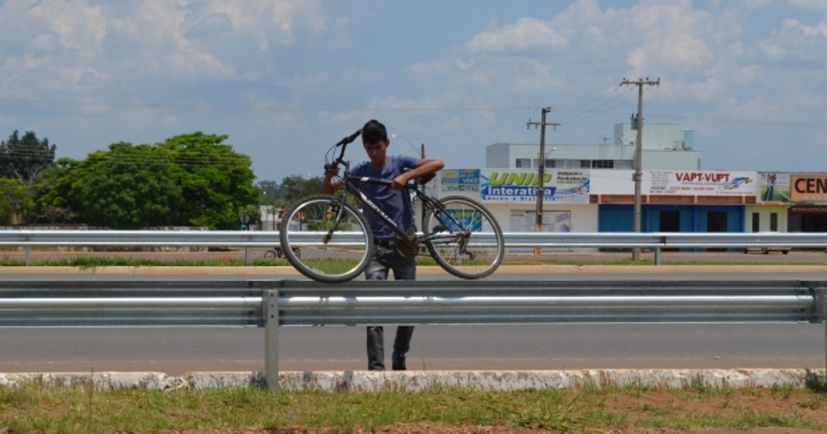 G1 - Moradores Reclamam De Muretas Instaladas Na BR-364, Em Vilhena, RO ...