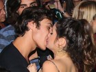 Amanda de Godoi e Francisco Vitti beijam muito em festa de Gabi Lopes