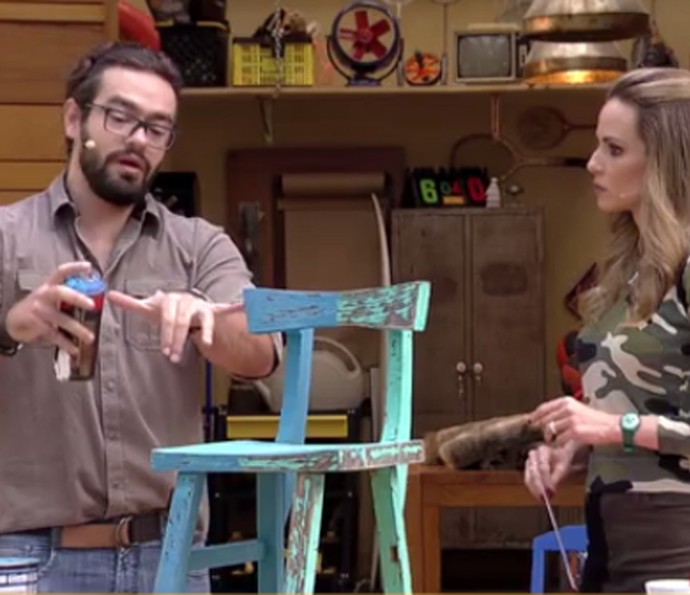 Fábio Basso ensina Ana Furtado a renovar móveis (Foto: TV Globo)
