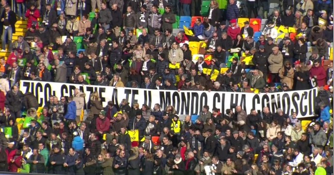 Faixa da torcida do Udinese para Zico: "Graças a você o mundo nos conheceu" (Foto: Reprodução de Twitter)