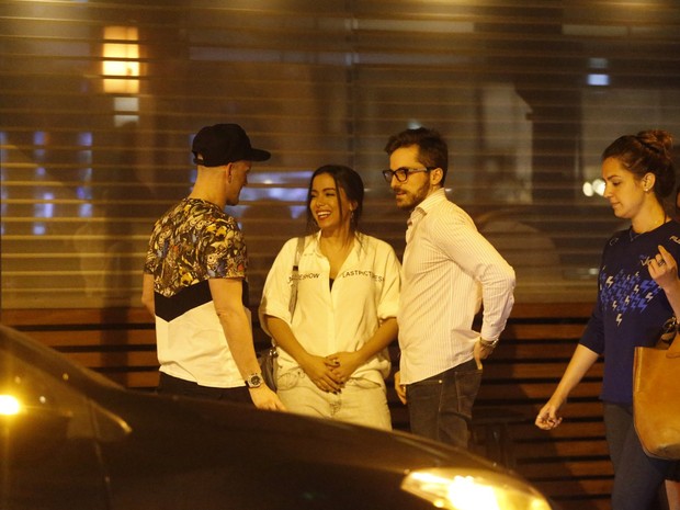 Paulo Gustavo com o namorado, Thales Bretas, e Anitta na Zona Sul do Rio (Foto: Ag. News)