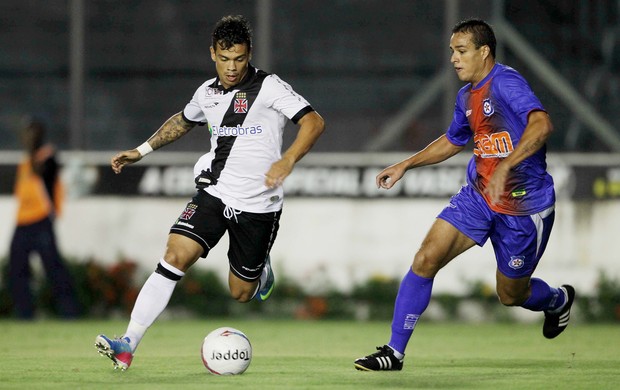 BERNARDO VASCO X FRIBURGUENSE (Foto: ANDRÉ LUIZ MELLO/AGÊNCIA O DIA/Agência Estado)