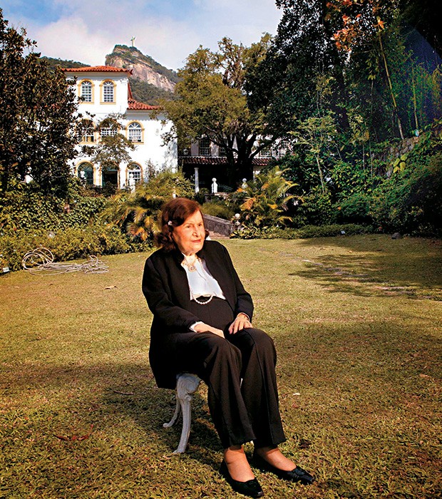 SOLIDÃO Maria Cecília,  a viúva de Paulo Geyer. Aos 92 anos, ela vive sozinha na mansão do casal (Foto: Arquivo Agência O Globo)