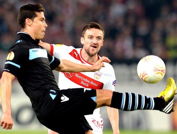 Hernanes na partida do Lazio contra o Stuttgart (Foto: AP)