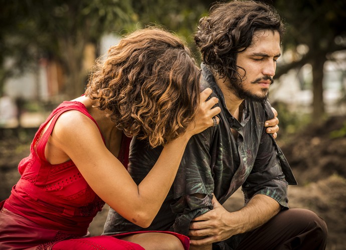 Tereza e Miguel ficam angustiados com sumiço de Santo (Foto: Inácio Moraes/Gshow)