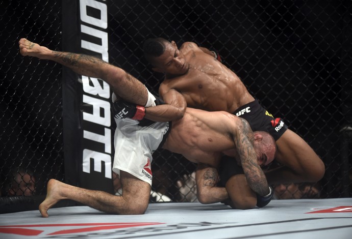 Iuri Marajó Leandro Issa UFC Rio 7 UFC 190 (Foto: André Durão)