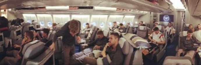 Mario Gotze mostra alemães no avião a caminho do Brasil (Foto: Reprodução/Instagram)